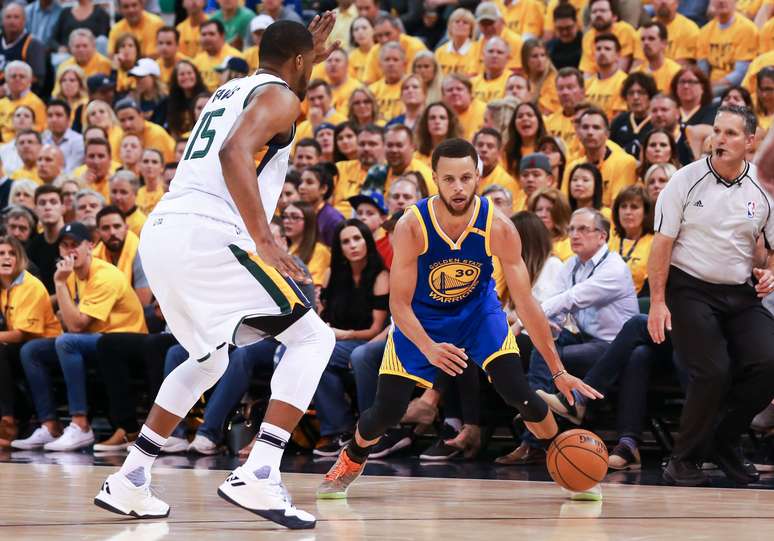 Stephen Curry foi o cestinha do confronto, com 30 pontos.