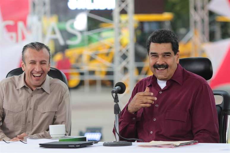 Nicolás Maduro, presidente da Venezuela (dir.)