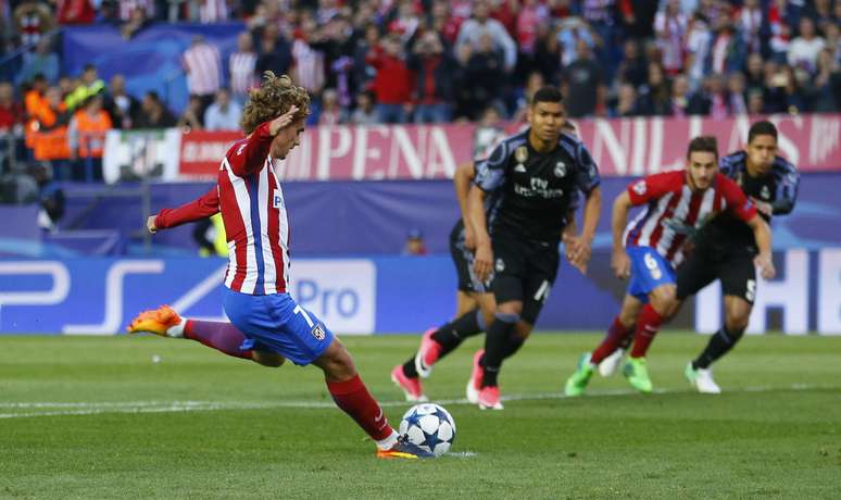 Griezmann marca o segundo do Atlético, de pênalti