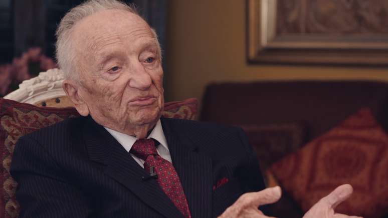 Ben Ferencz, de 97 anos, diz que 'ainda não aprendemos que não podemos matar uma ideologia com uma arma'.