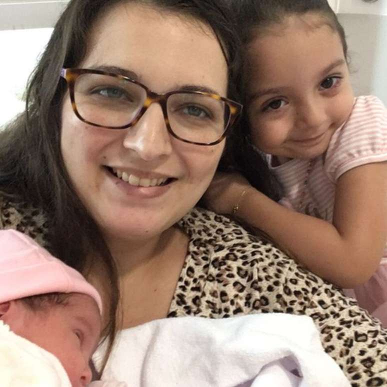 As duas filhas de Marina Faleiros tiveram o VSR nos primeiros meses de vida; vírus que causam bronquiolite atacam mais nos meses de outono e inverno