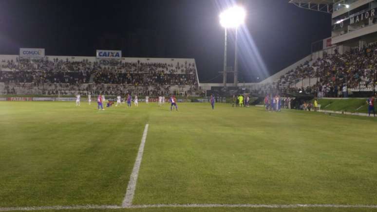 Jogo em Natal ficou paralisado por falta em ambulância (Foto: Rádio Transamérica Curitiba)