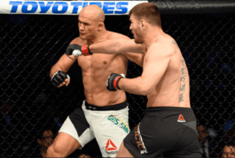 Stipe Miocic venceu Junior Cigano no UFC 211