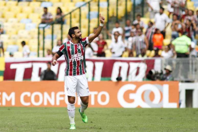 Fluminense estreia com vitória no Brasileiro ao derrotar o Santos no Maracanã