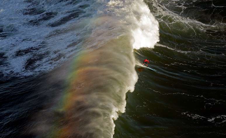 Um "caldo" de uma onda em Mavericks pode afogar um surfista