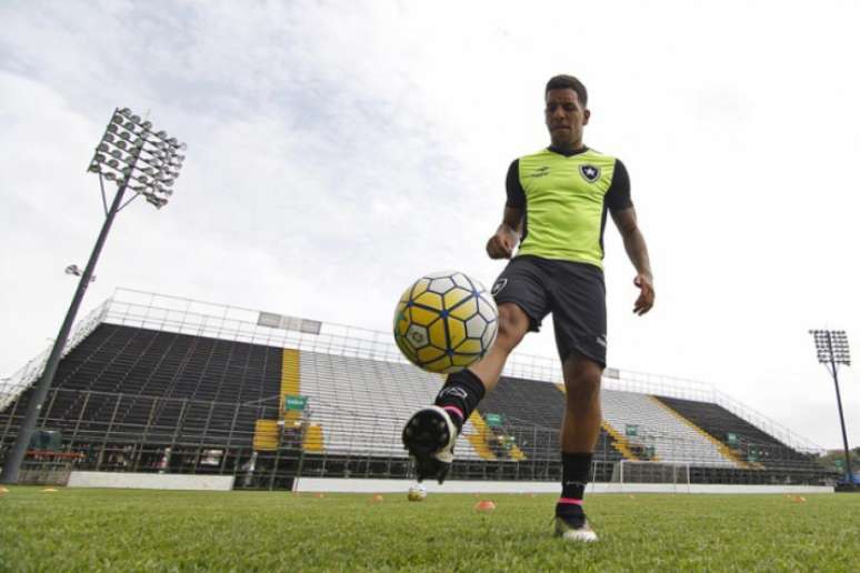 Yuri atuou em apenas um jogo pelos profissionais do Botafogo na temporada (Foto: Vitor Silva/Botafogo)