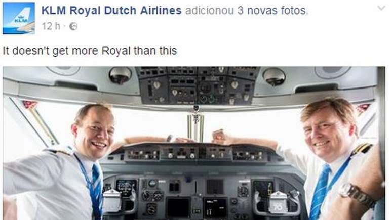 Perfil da KLM no Facebook mostrou fotos do monarca no cockpit