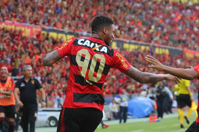André comemora o gol que marcou no primeiro jogo da final do Campeonato Pernambucano, um dos vários compromissos do Sport neste mês de maio