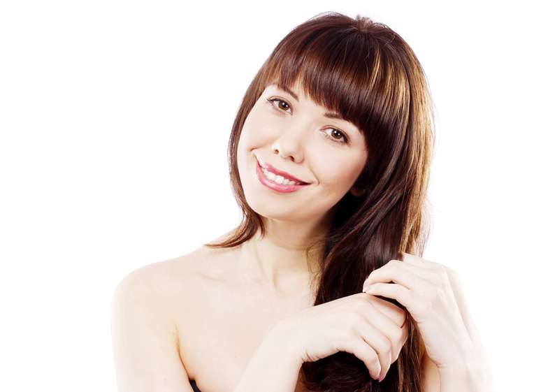 Essa franja ainda pode ser desfiada, o que d&aacute; um ar de leveza ao corte 