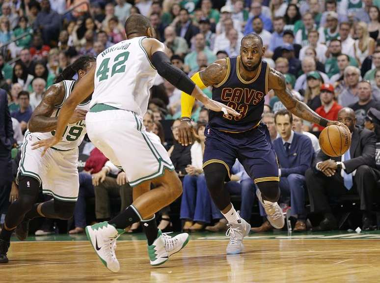 Lebron James liderou o Cleveland Cavaliers na vitória sobre o Boston Celtics