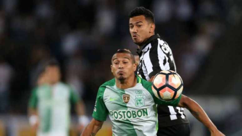 Rodrigo Lindoso deu a assistência para a finalização de Rodrigo Pimpão (Foto: Vitor Silva/SSPress/Botafogo)