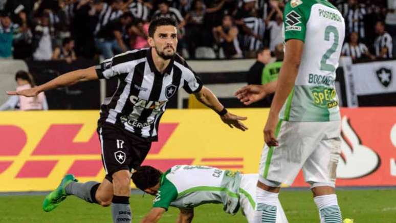 Rodrigo Pimpão, mais uma vez, foi o herói da noite alvinegra. Glorioso passou de fase na Libertadores (AFP)