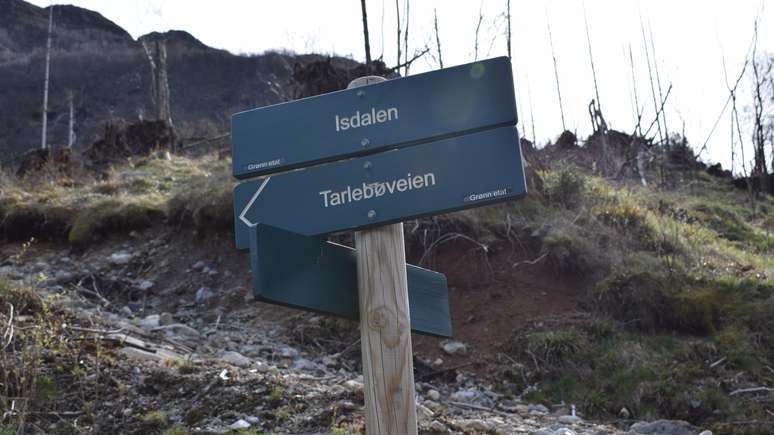 Placa para o vale Isdalen, local da morte da mulher