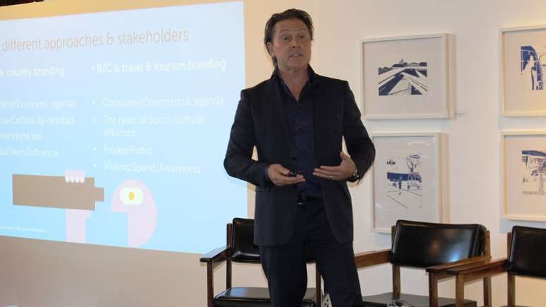 Christopher Nurko, diretor da FutureBrand, falou sobre a marca do Brasil na embaixada brasileira em Londres