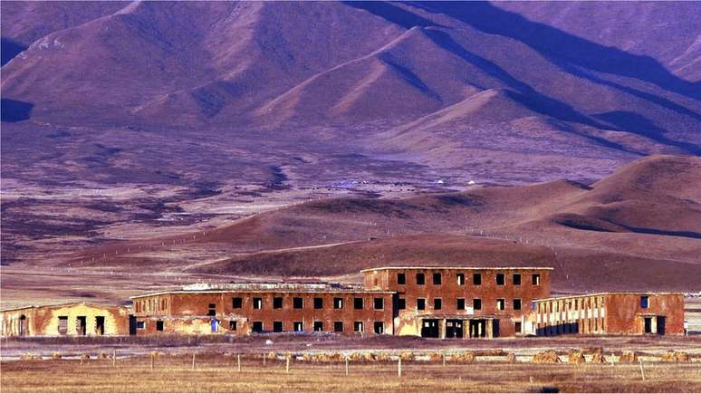 Neste local foi foram feitos a pesquisa e testes da primeira bomba nuclear da China