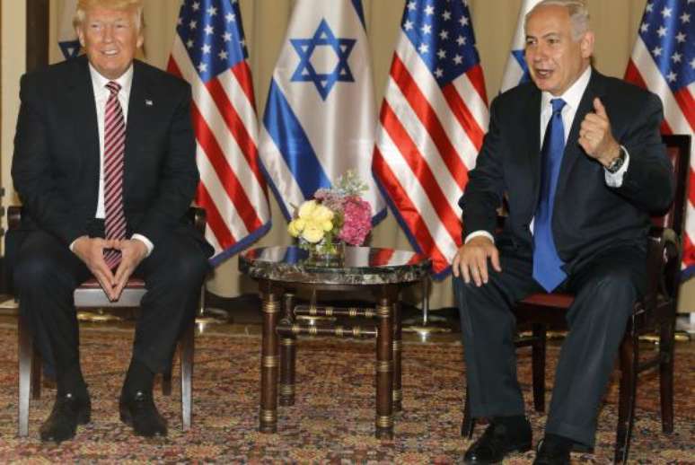 Trump conversa em Tel-Aviv pelo primeiro ministro israelense Benjamin Netanyahu
