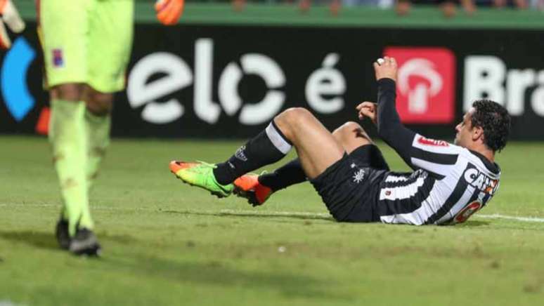 Embora não tenha marcado, Fred foi um dos destaques do Atlético-MG em Curitiba (Foto: Geraldo Bubniak/AGB)