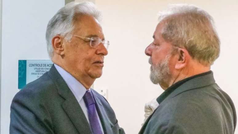 Há relatos na imprensa de que FHC e Lula estejam articulando sucessão a Temer, mas não conversando diretamente