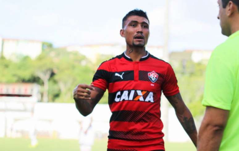 Kieza está de volta ao time titular do Vitória (Foto: Tiago Caldas/Fotoarena/Lancepress!)