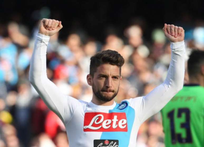 Mertens renovou com o Napoli (Foto: CARLO HERMANN / AFP)