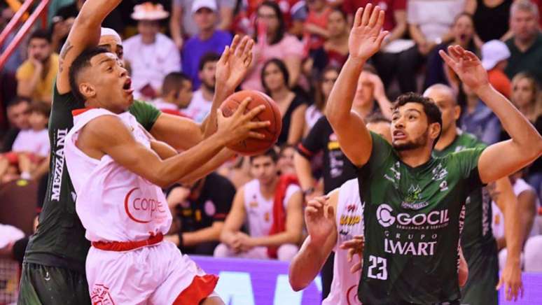 Paulistano, de Yago, liderou a partida quase do início ao fim (João Pires/LNB)