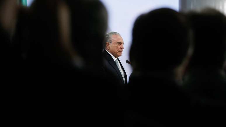 "Para o país, seria a melhor solução ele (Temer) entregar (o cargo) e nós mantermos o conjunto de forças políticas que estão propondo as reformas que o país tem que fazer", disse Goldman. 