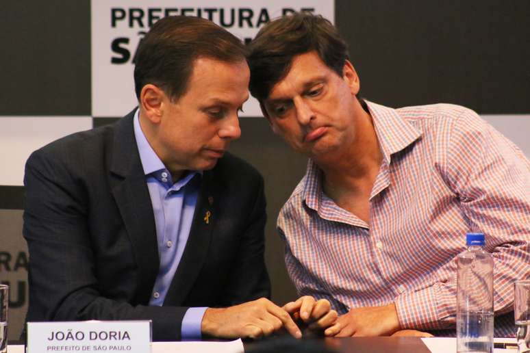 André Sturm (direita) ao lado de Doria.