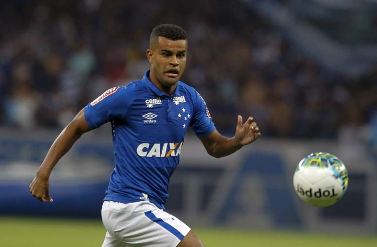 O Cruzeiro, do atacante Alisson, enfrentará na noite desta quinta-feira a Chapecoense, em Chapecó (SC), na briga por uma vaga na fase de quartas-de-final