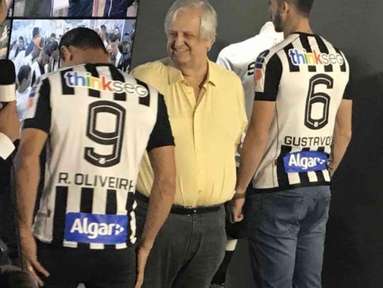 Modesto ao lado de Ricardo Oliveira durante evento de lançamento do novo uniforme (FOTO: Russel Dias)