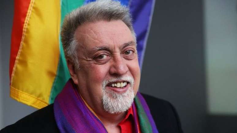 Gilbert Baker e a bandeira que criou