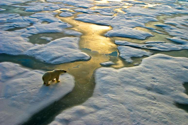 Acordo de Paris tem como objetivo evitar que o aquecimento global supere 2 graus no final deste século com relação aos níveis pré-industriais.