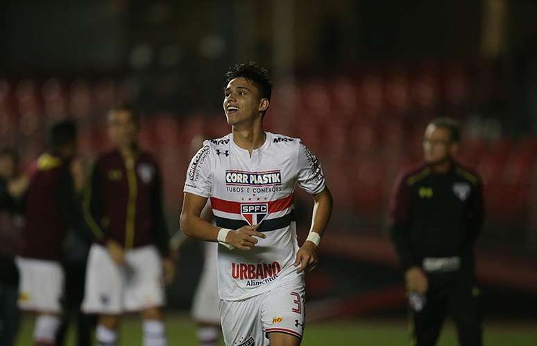 Luiz Araújo, que estreou pelo profissional do São Paulo no Brasileirão do ano passado, vinha conquistando espaço no time de Rogério Ceni
