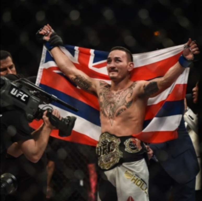 Holloway é o novo campeão dos penas (Foto: Marcos Furtado / FlashSport)