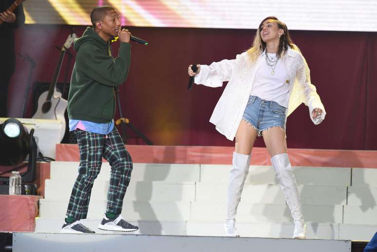 Pharrell Williams e Milley Cyrus em show pelas vítimas de Manchester