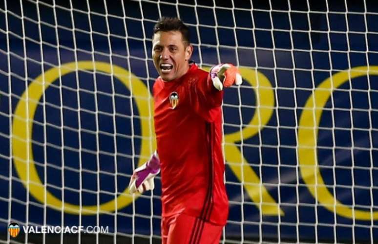 Diego Alves está em alta no futebol espanhol (Foto: Divulgação / Valencia)