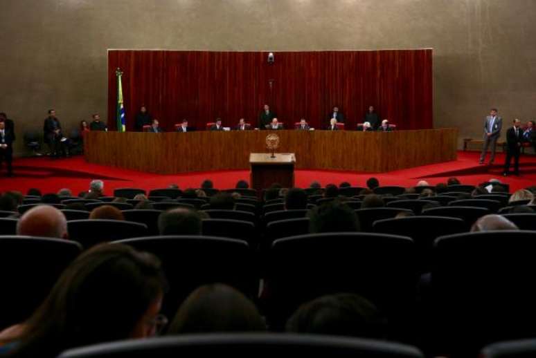 O TSE retoma o julgamento da ação em que o PSDB pede a cassação da chapa Dilma-Temer