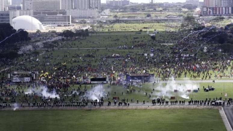 Desde eclosão da crise política, protestos pelo Brasil pedem eleições diretas