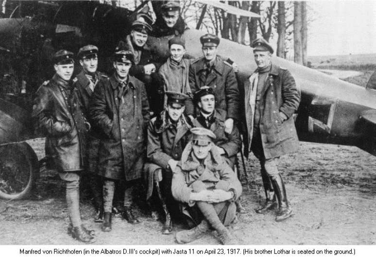 Os irmãos Richthofen, Manfred e Lothar com a esquadrilha Jasta 11, 1917