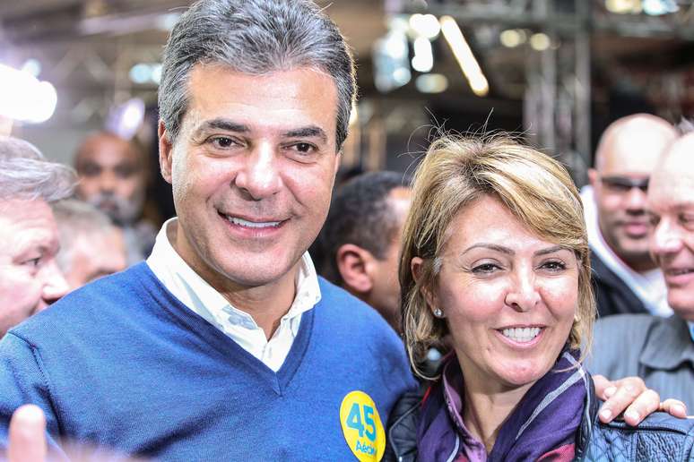 Governador Beto Richa ao lado de sua esposa, Fernanda Richa