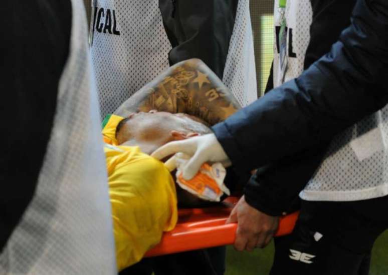 Gabriel Jesus saiu lesionado durante o jogo contra a Argentina (Foto: MAL FAIRCLOUGH / AFP)