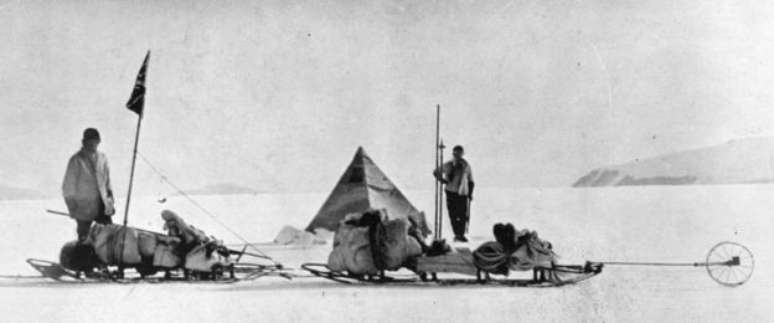 Dr Wilson (à esquerda) e o Capitão Scott no ponto mais extremo ao sul do continente gelado 