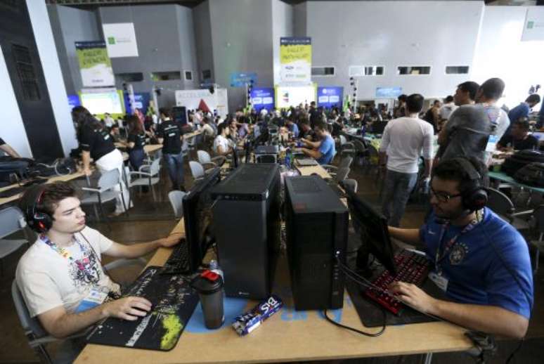 Profissionais e entusiastas da tecnologia participam da Campus Party em Brasília 