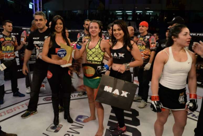 Amanda Ribas foi recém-contratada pelo UFC e foi campeã pelo evento Max Fight (FOTO: Divulgação)