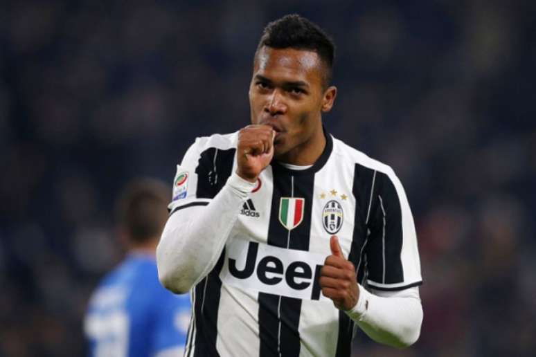 Alex Sandro é cobiçado por clubes do futebol mundial (Foto: MARCO BERTORELLO / AFP)