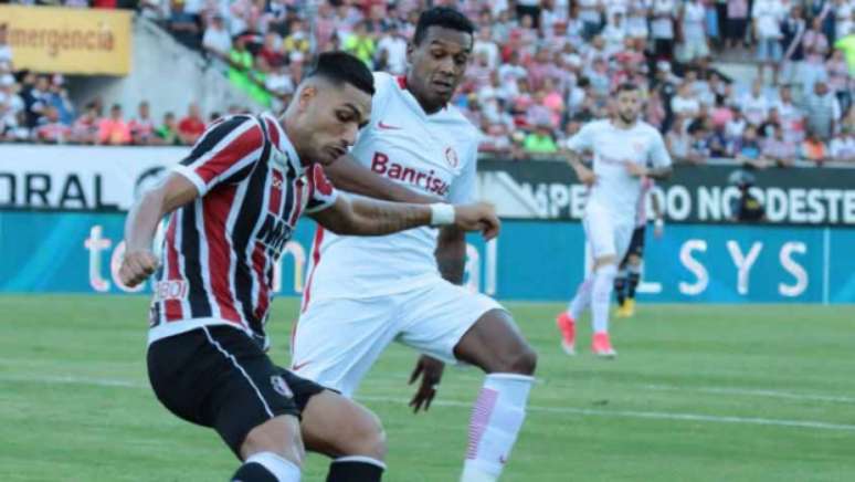Santa Cruz e Internacional ficaram no empate sem gols no Arruda (Pablo Kennedy)