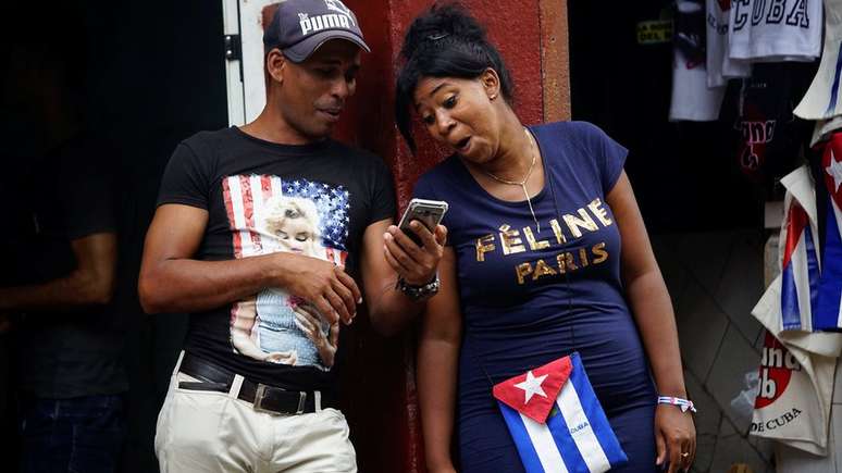 Vendedores cubanos em Havana