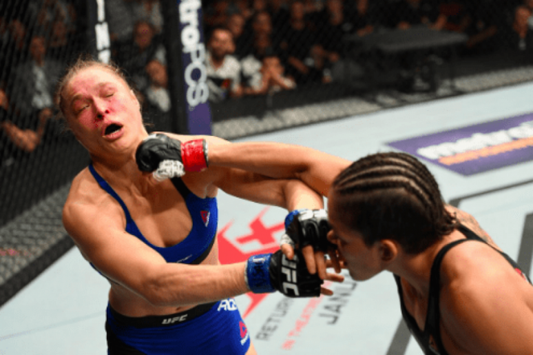 Em dezembro de 2016, no UFC 207, Amanda Nunes nocauteou Ronda Rousey em 48 segundos