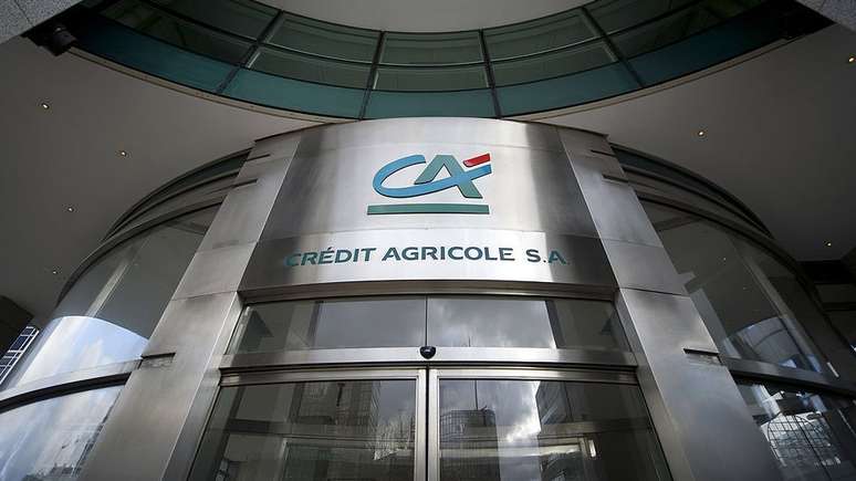 Fachada de uma agência do Crédit Agricole em Paris