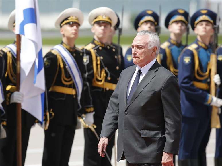 Presidente Michel Temer é recebido pela Guarda de Honra na Rússia