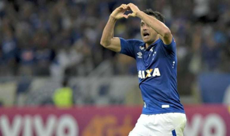 Robinho está perto do centésimo gol como profissional (Foto: Divulgação/Cruzeiro)